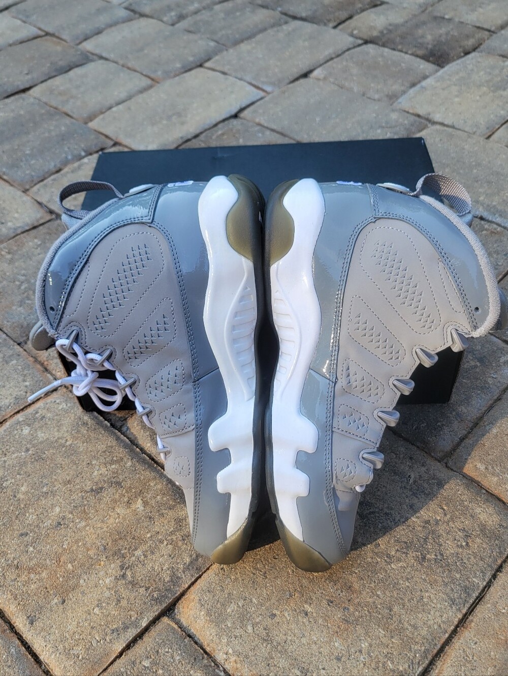 Jordan 9 Retro (GS) "Cool Grey' - Picture 4 of 8